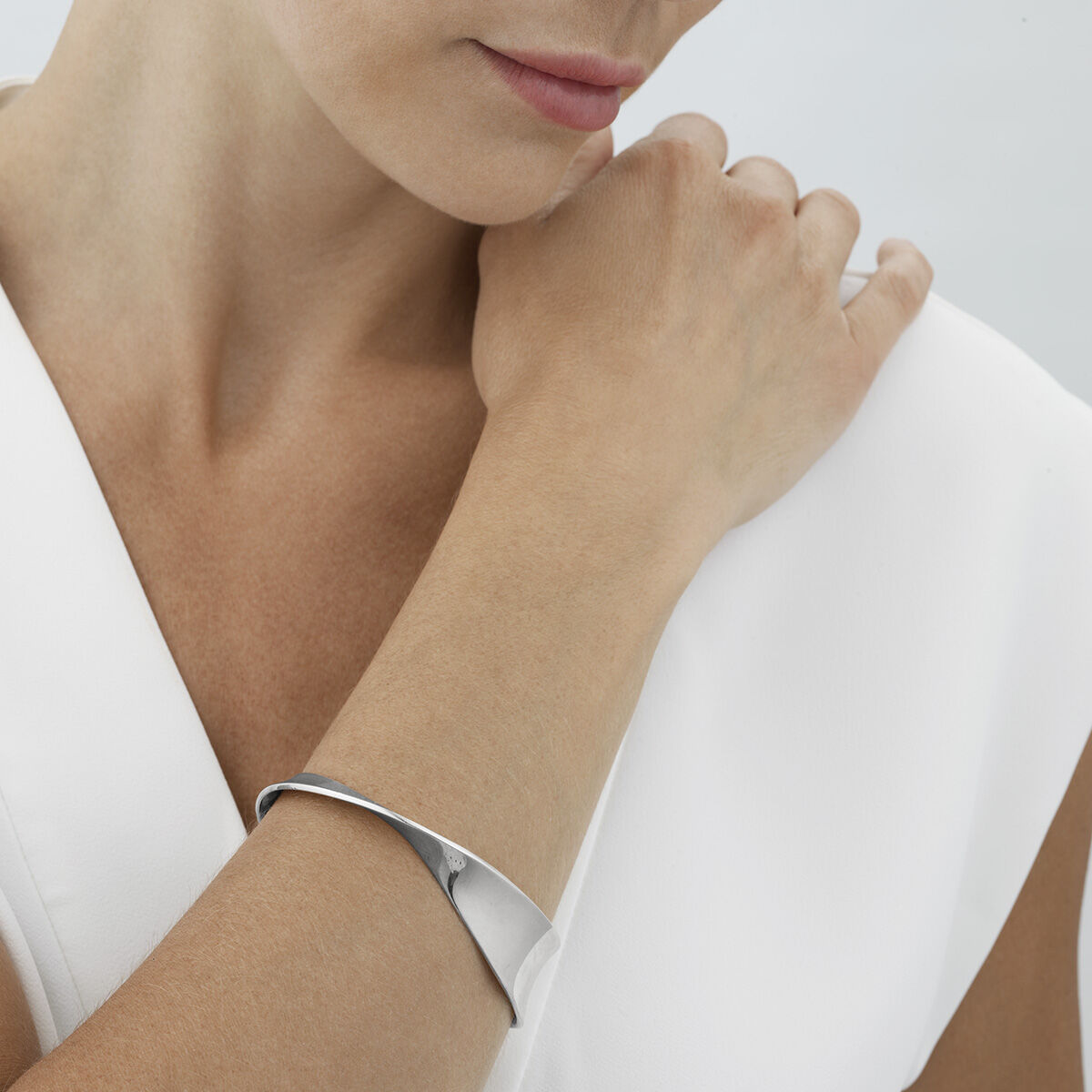 20000523_Mobius_Bangle_206_Silver