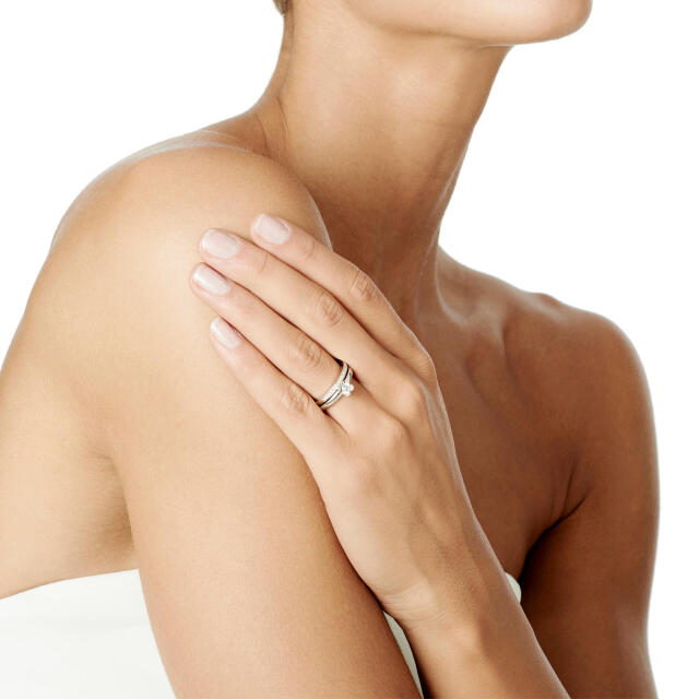 21-stars-signature-thin-ring-diamond-ring-wedding-ring-engagement-ring-efva-attling_13-101-00889_2