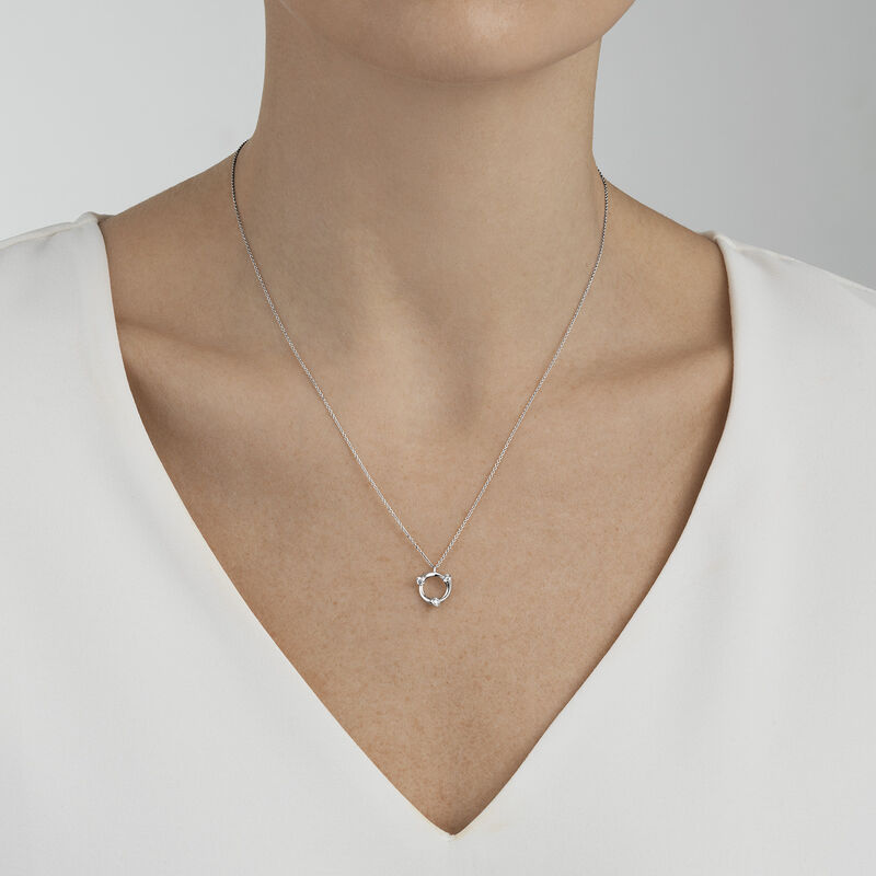 OnModel__10009510-MAGIC-pendant-diamond-white-gold