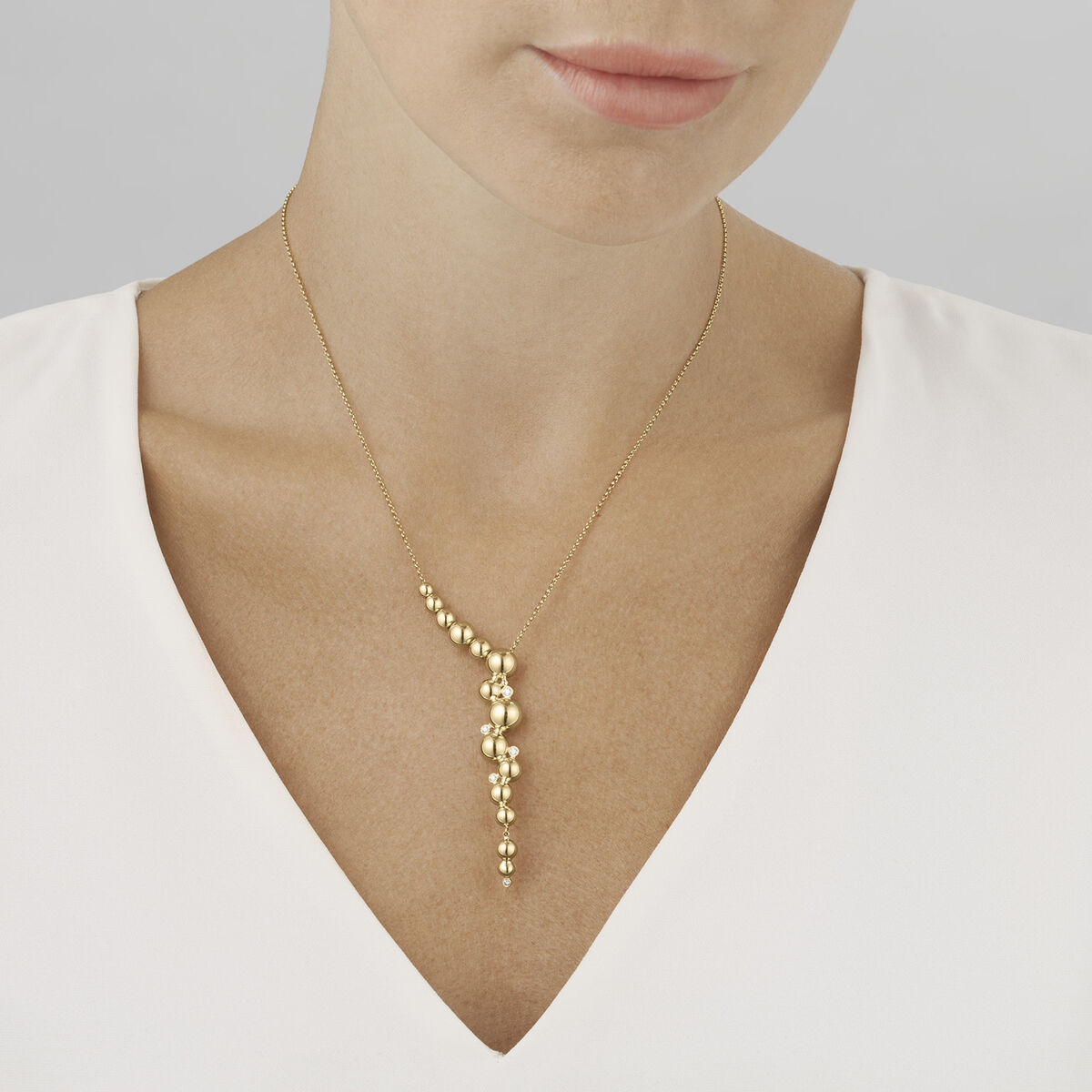 OnModel__20000665_GRAPE_NECKLACE_1551E_YG_DIAMOND_0.12_CT