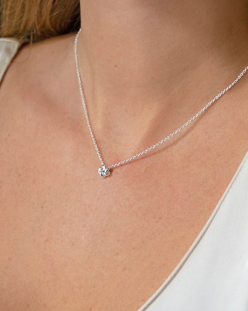 empower-small-necklace-01